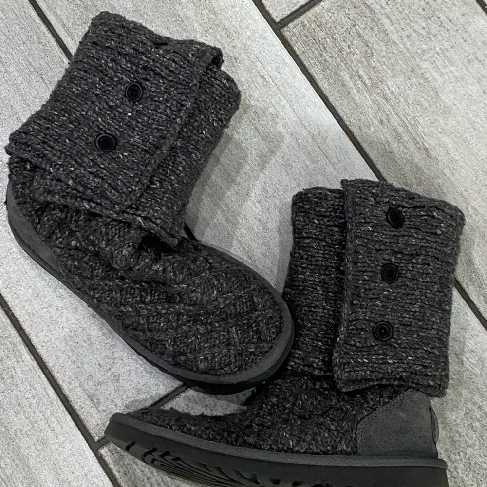 UGG knit detail boots size 5